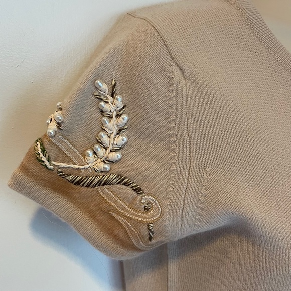 Queen of Cashmere Spinx short sleeved beaded cashmere sweater - Picture 2 of 10